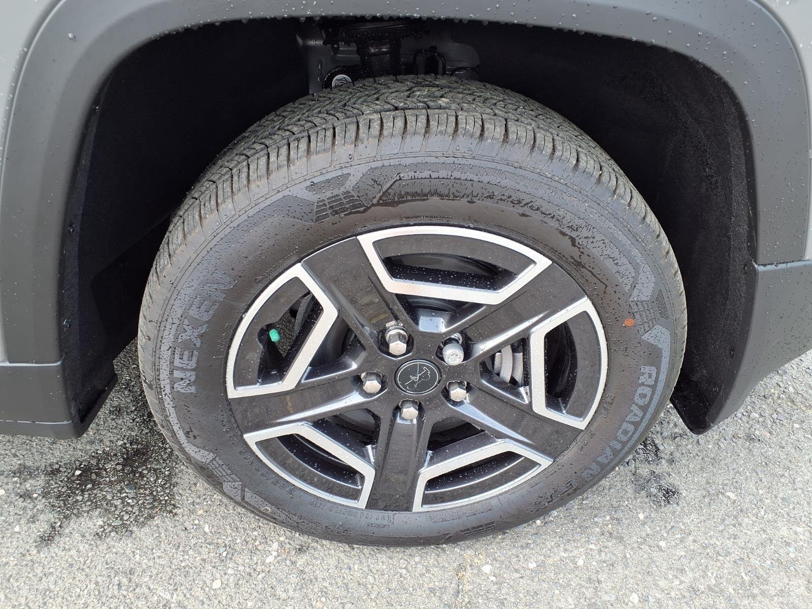 New 2026 Sting-Gray Clear-Coat Exterior Paint Jeep Laredo image 12
