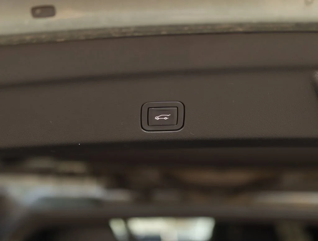 2023 Chevrolet Suburban Premier - Photo 31