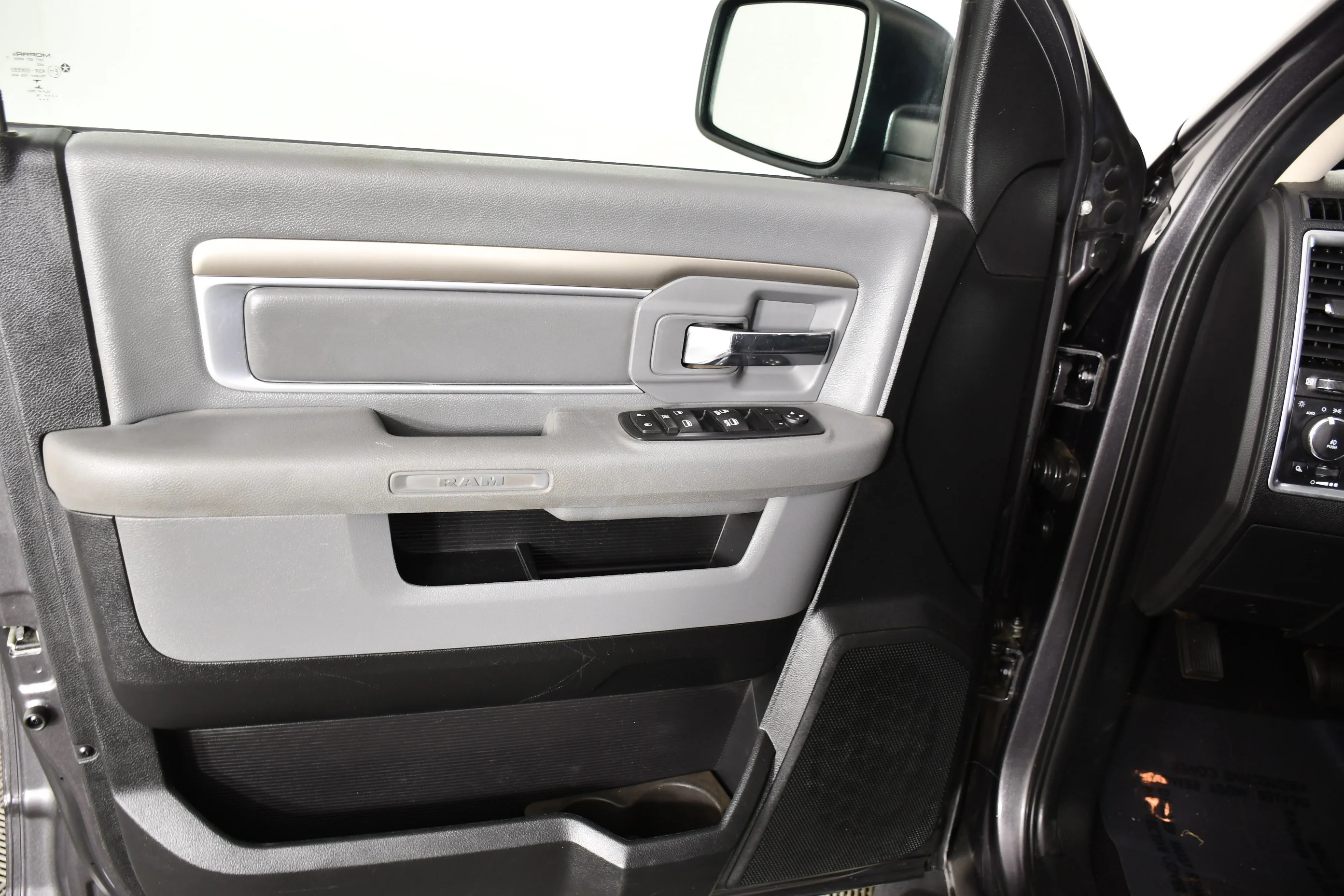 Used 2016 Granite Crystal Metallic Clearcoat Ram Big Horn image 37