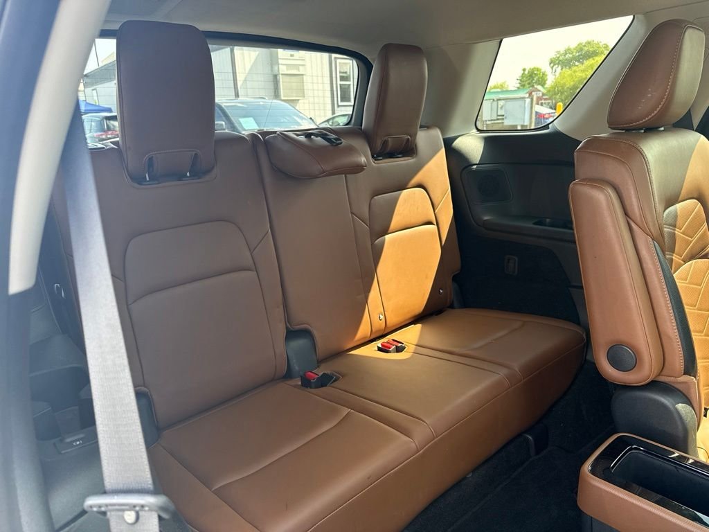 Used 2023 White Nissan Platinum image 17