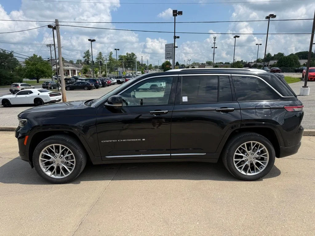 Used 2024 Black Jeep Summit image 10