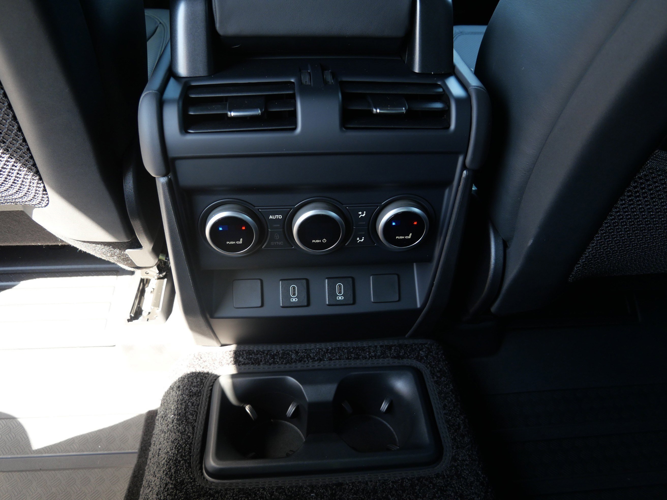 New 2026 Santorini Black LAND ROVER X-Dynamic SE image 8