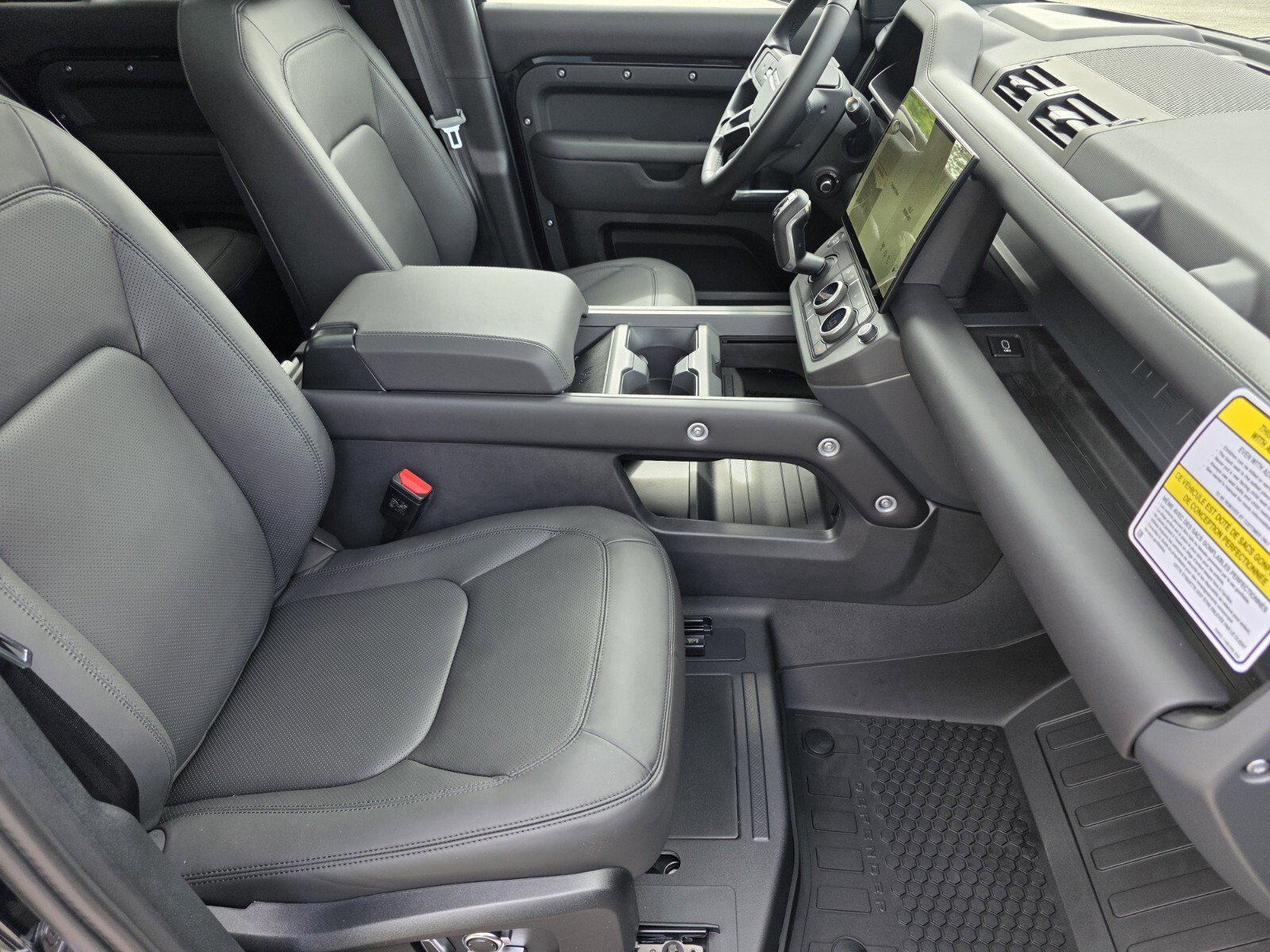 New 2026 Santorini Black Land Rover P400 X-Dynamic SE image 3