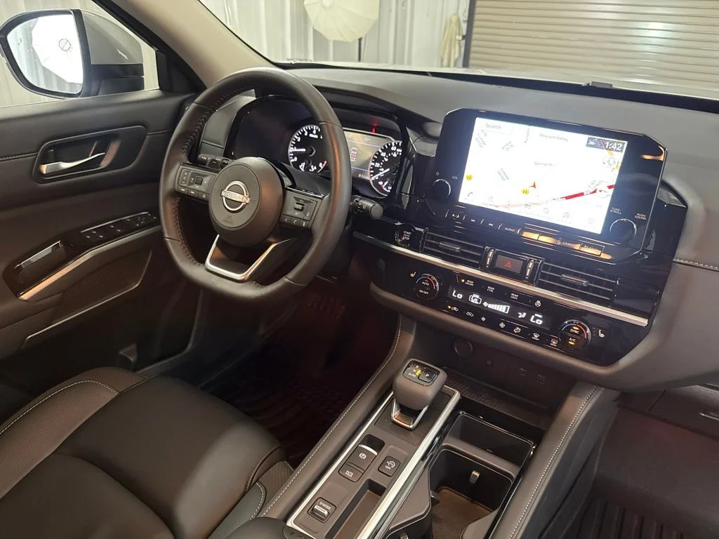 Used 2025 Brilliant Silver Metallic Nissan SL image 24