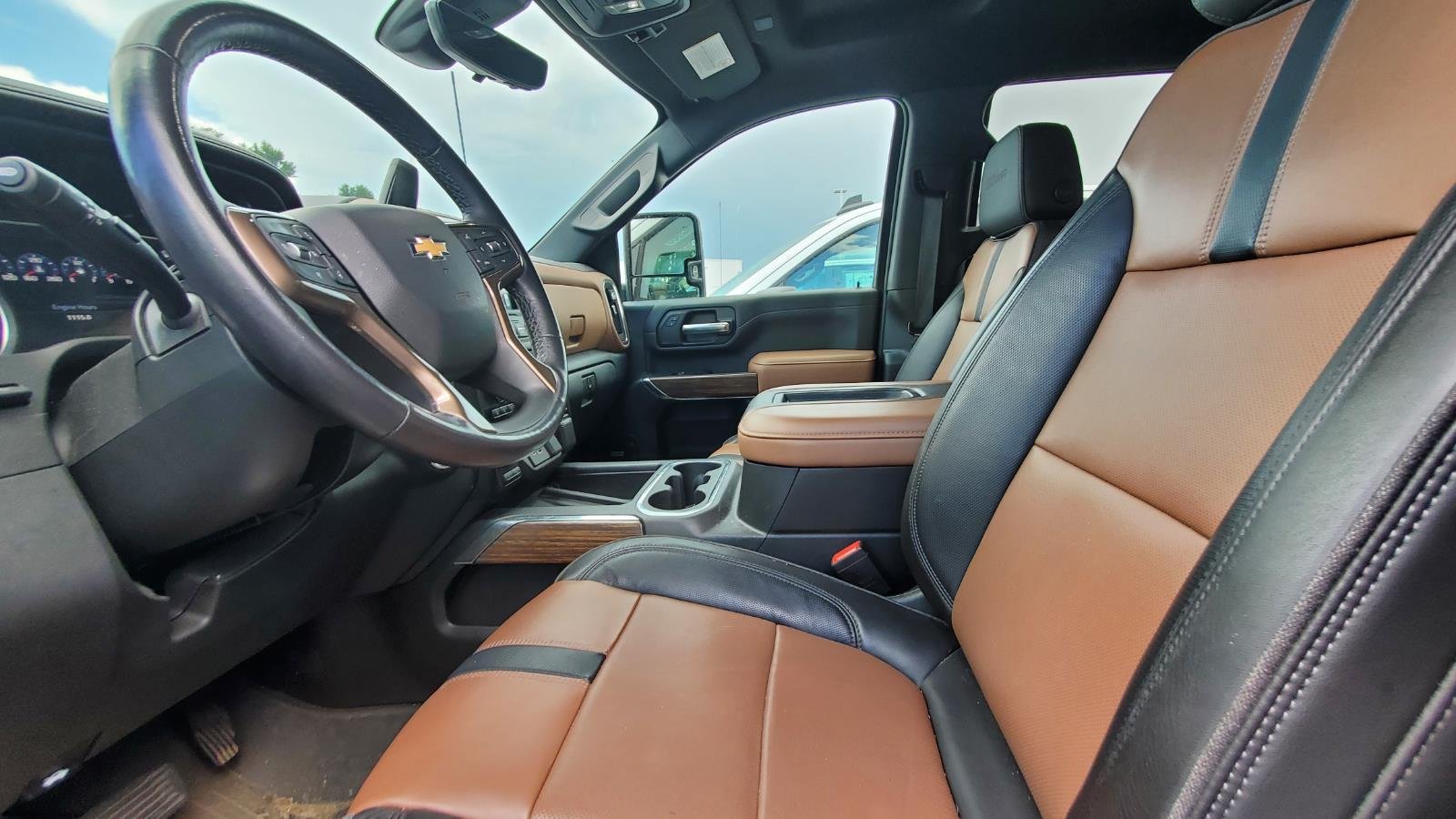 Used 2022 Summit White Chevrolet High Country image 3