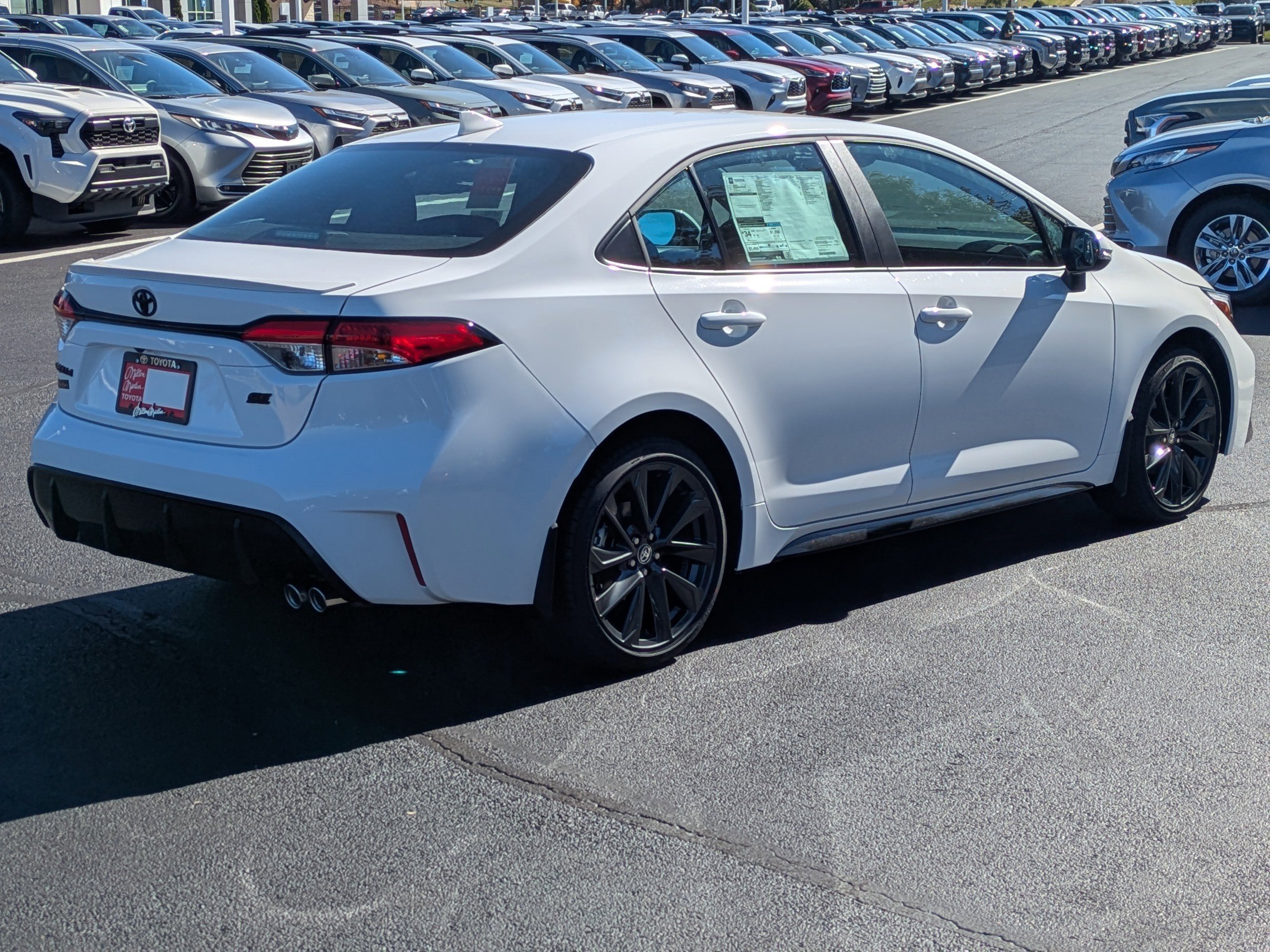 New 2026 Ice Cap Toyota SE image 4