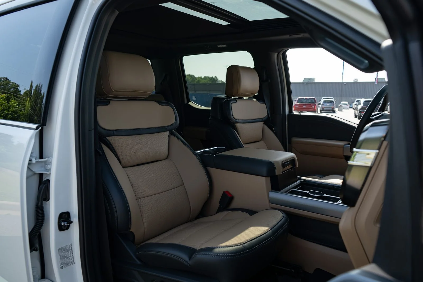 New 2026 Star White Metallic Tri-Coat Ford F-250® Lariat® image 43