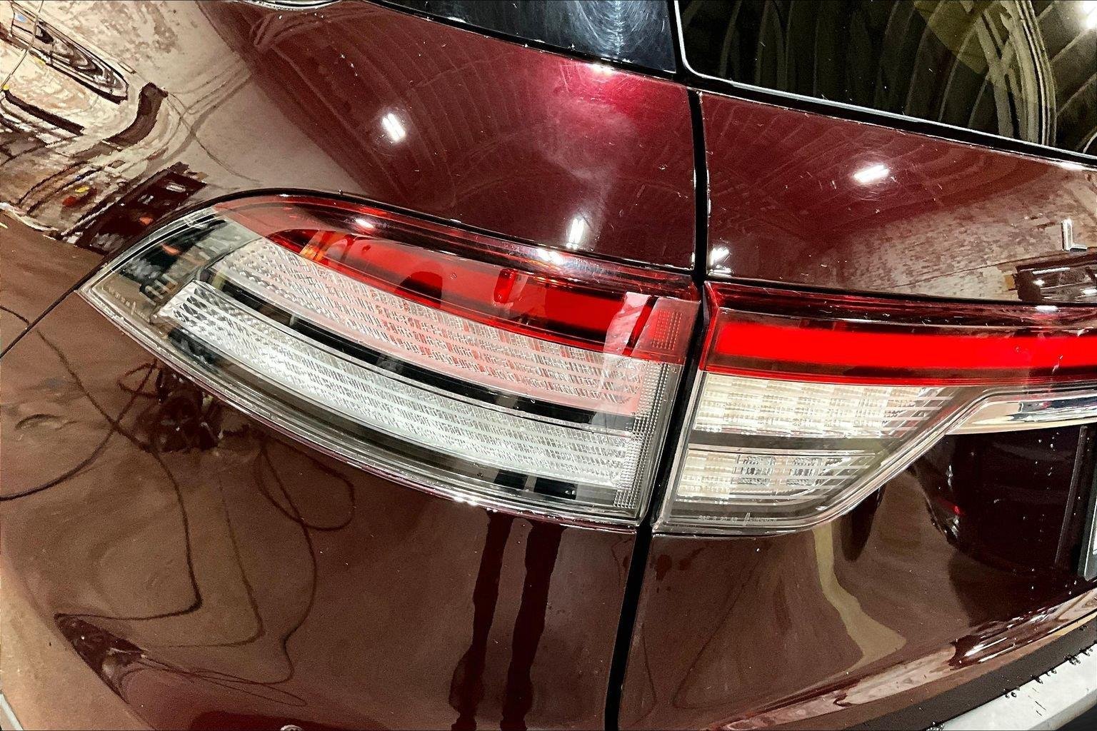 Used 2024 Diamond Red Metallic Tinted Clearcoat Lincoln Reserve image 32