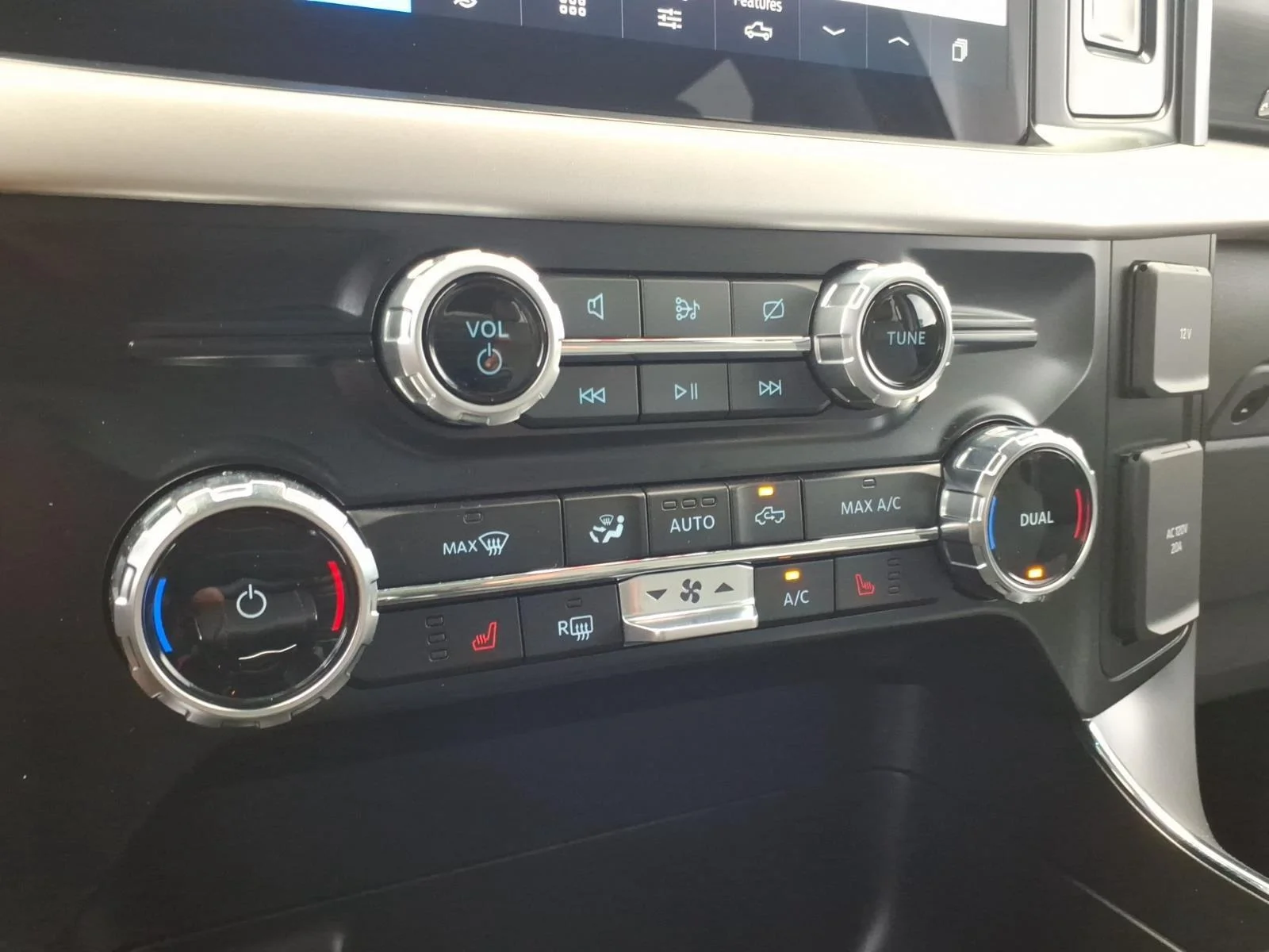 Used 2023 Carbonized Gray Metallic Ford XLT image 25