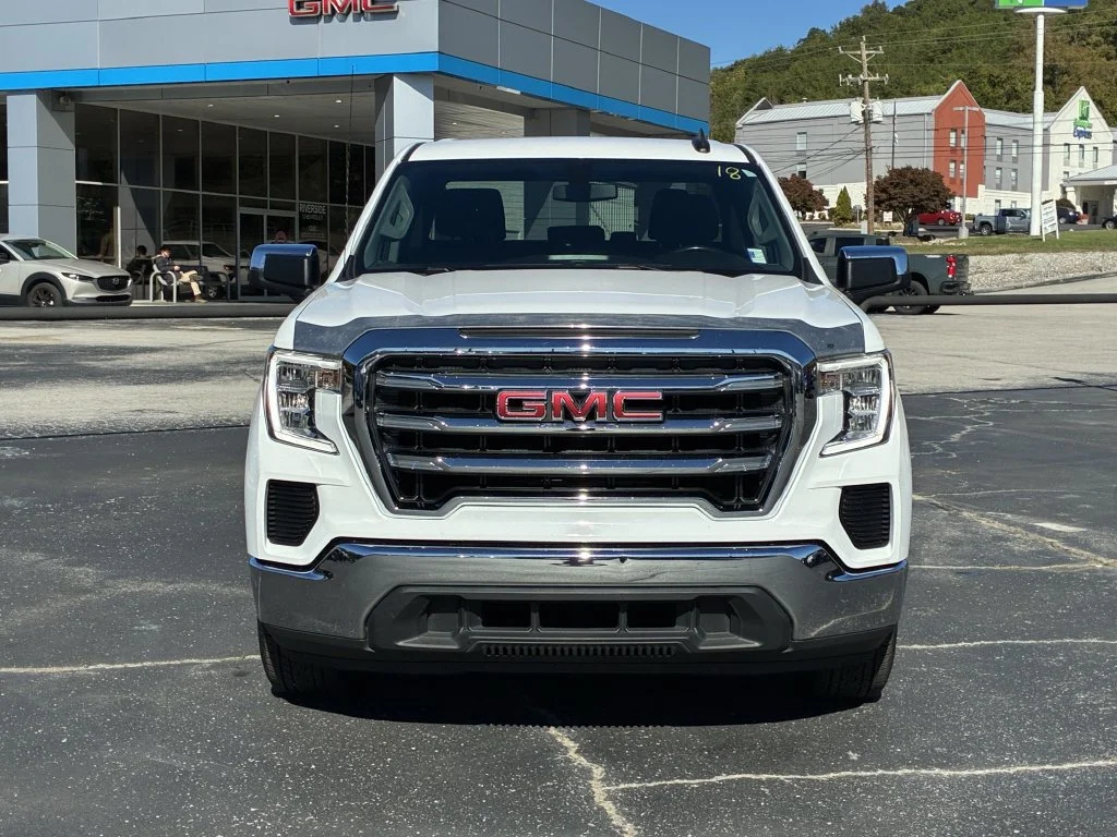 Used 2022 SUMMIT WHITE GMC SLE image 6