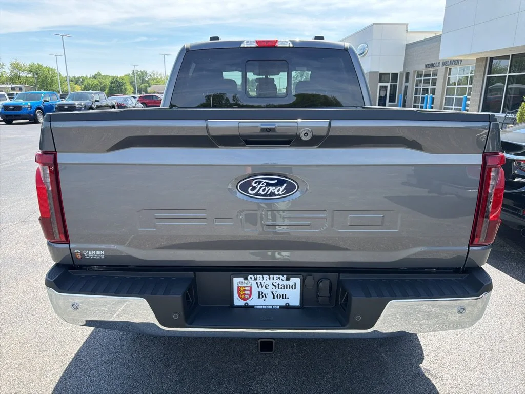New 2026 Carbonized Gray Metallic Ford XLT image 4