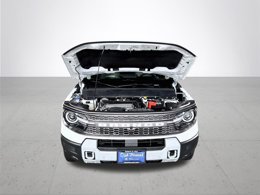 Used 2025 White Ford Badlands image 21