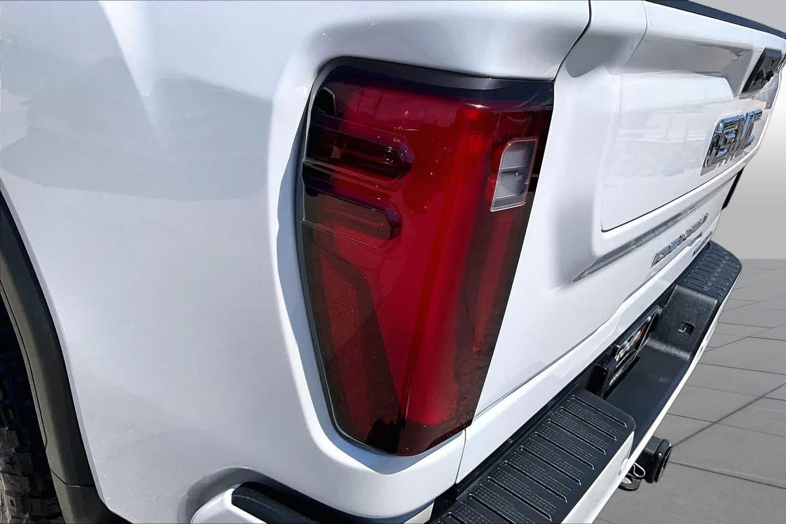 Used 2024 White Frost Tricoat GMC Denali image 28