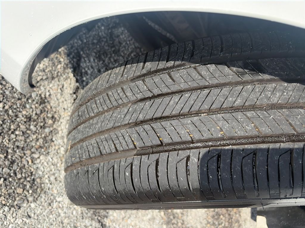 Used 2009 Super White Toyota  image 26