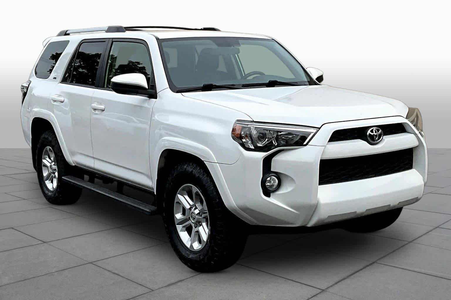 Used 2019 Super White Toyota SR5 image 3