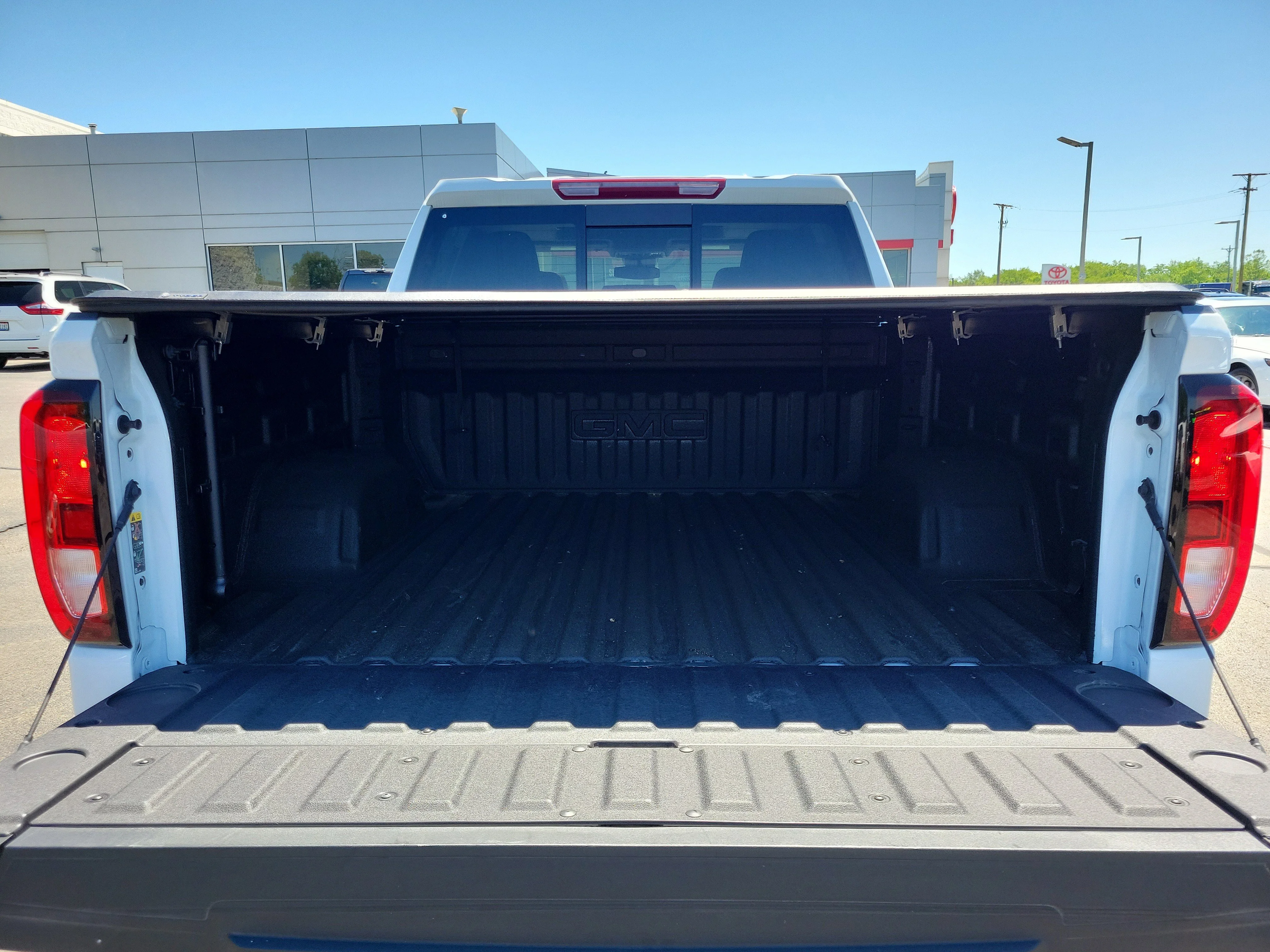 Used 2025 Summit White GMC Elevation image 8