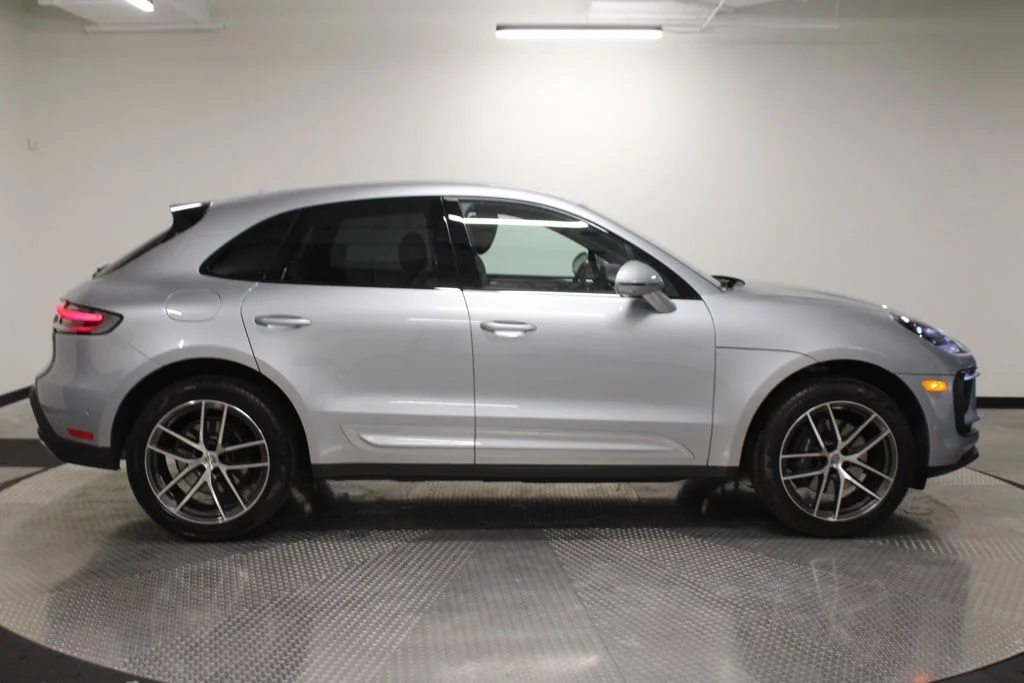 Used 2025  Porsche  image 8
