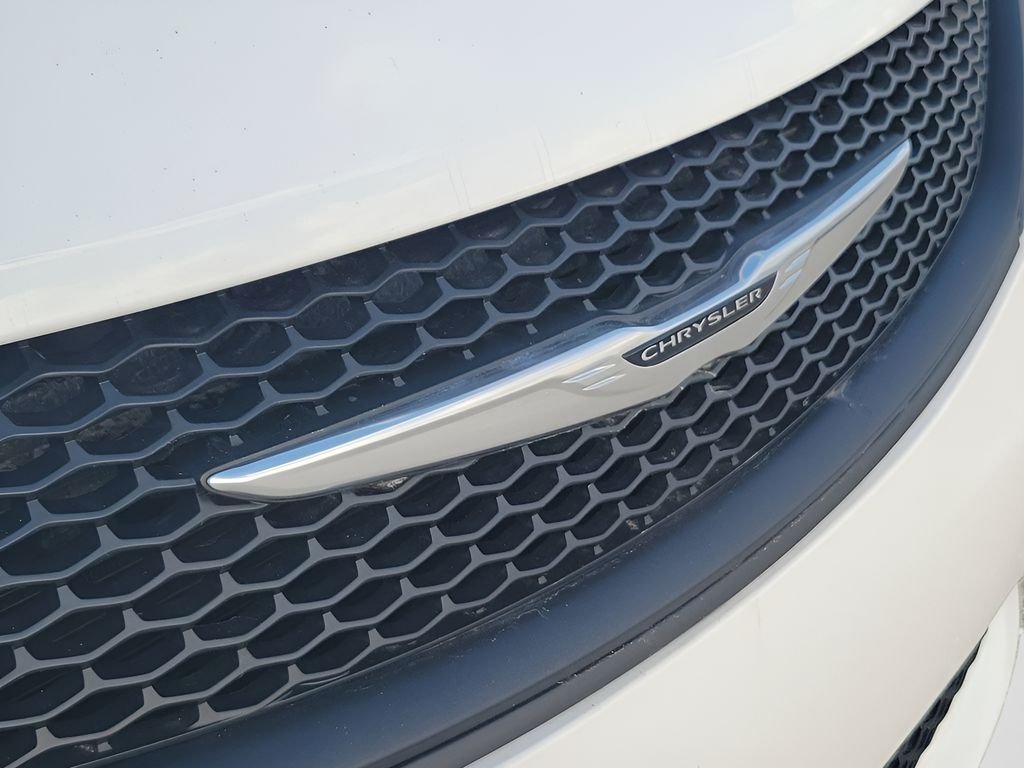 New 2026 Bright White Clear-Coat Exterior Paint Chrysler LX image 39