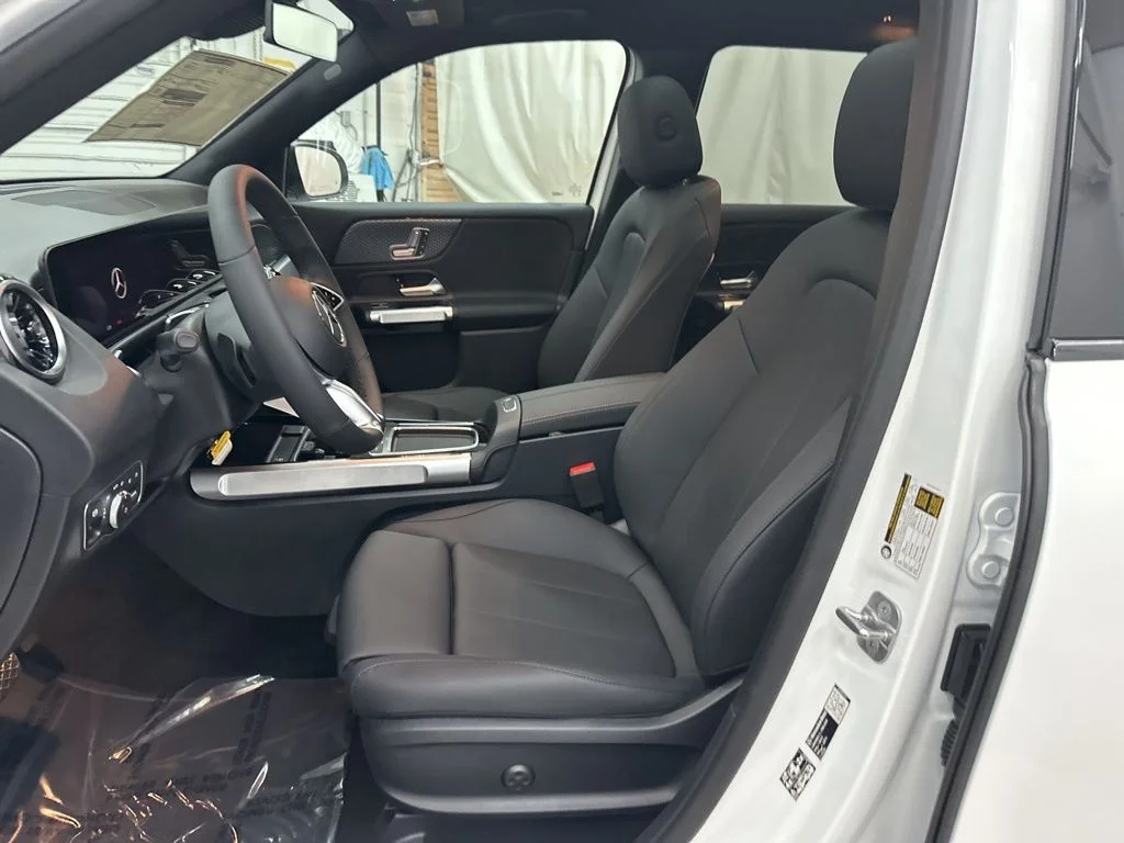 Used 2026 White Mercedes-Benz GLB 250 image 18