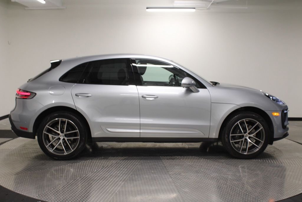 Used 2025  Porsche  image 8