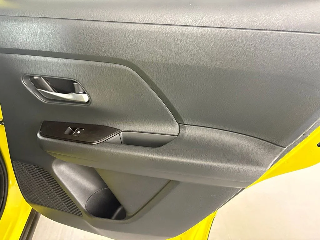 New 2026 Yuzu Yellow Metallic / Super Black Two-tone Nissan SR image 39