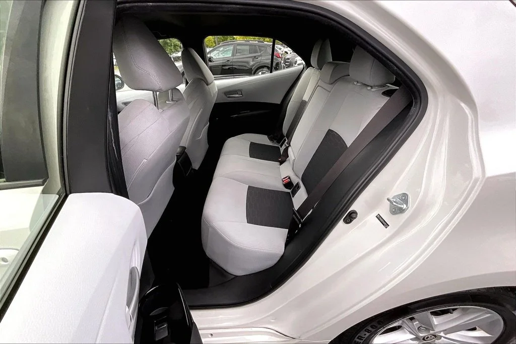 Used 2019 White Toyota SE image 29