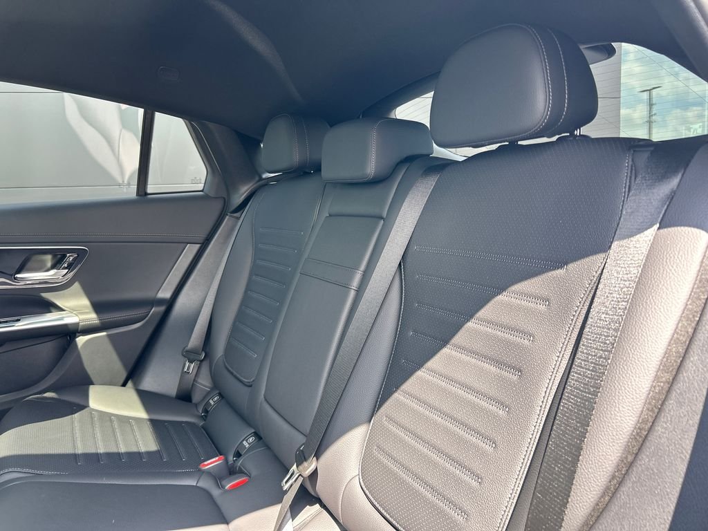 New 2026 Polar White Mercedes-Benz GLC300 image 24
