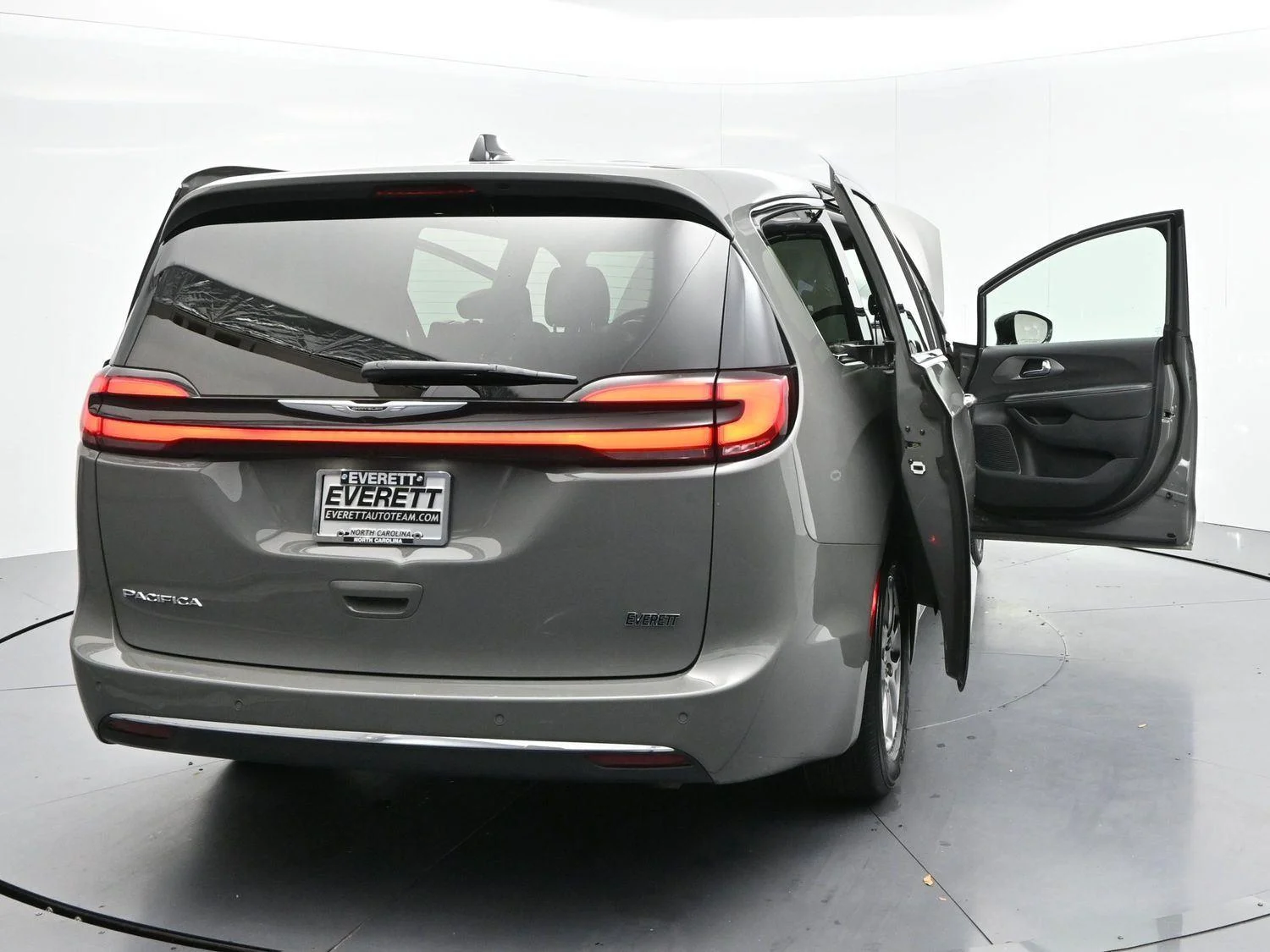 Used 2025 Gray Chrysler Select image 69