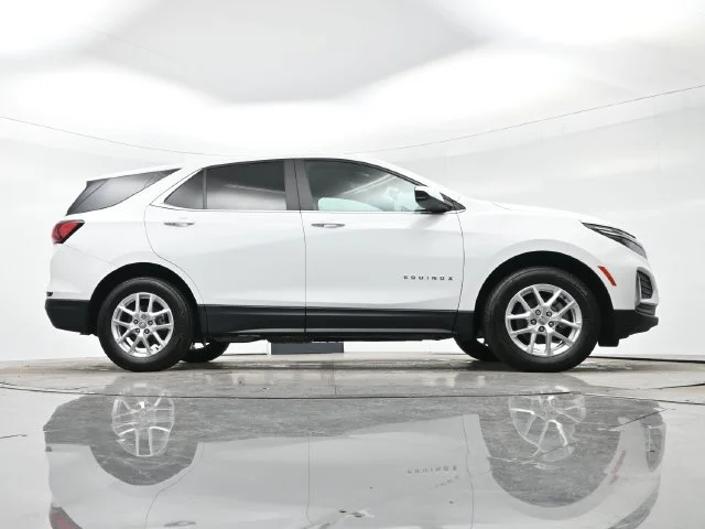 Used 2024 Summit White Chevrolet LT image 32