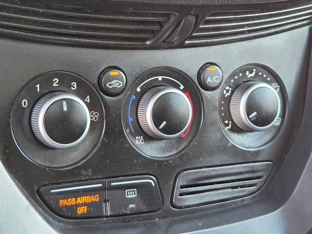 Used 2016 Orange Ford SE image 19