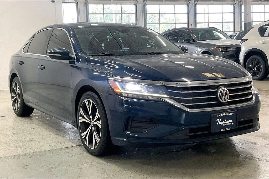 Used 2021  Volkswagen 2.0T SE image 33