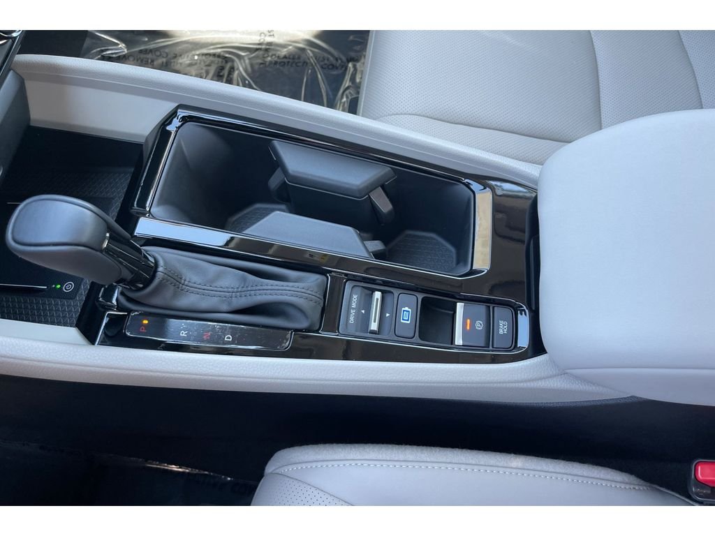Used 2026 Platinum White Pearl Honda EX-L image 31