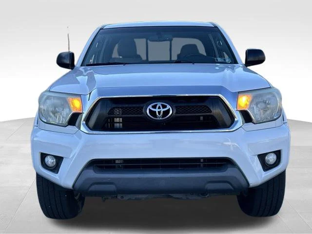 Used 2013 White Toyota Base image 8