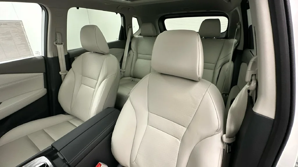 Used 2023 White Nissan SV image 9