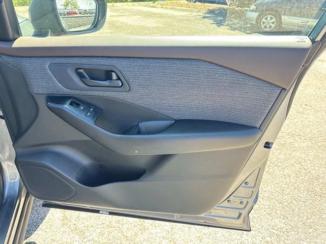 Used 2023 Gray Nissan S image 23