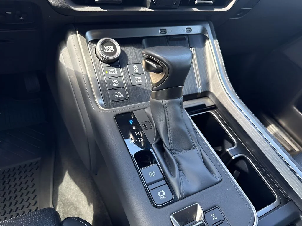 Used 2024  Lexus 550 Overtrail+ image 18
