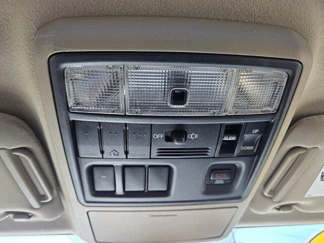 Used 2010 Blizzard Pearl Toyota Limited image 19