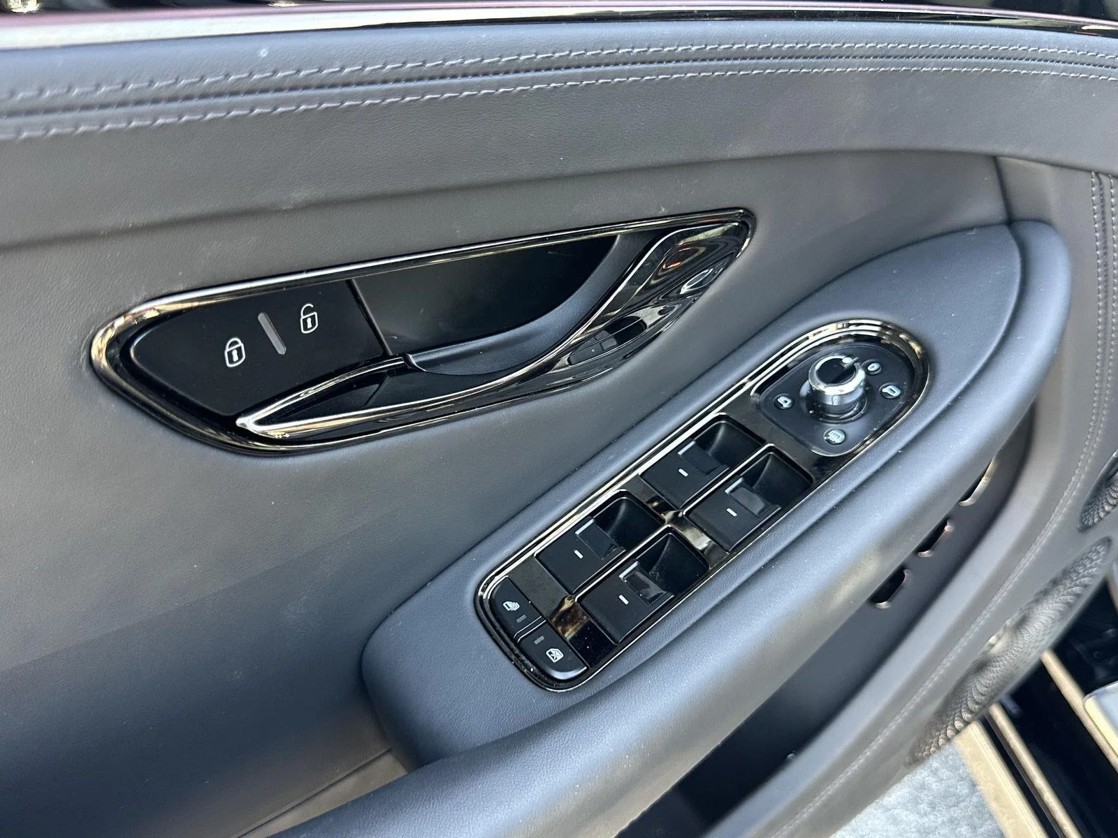 Certified Used 2026 BLACK Bentley GT V8 image 14