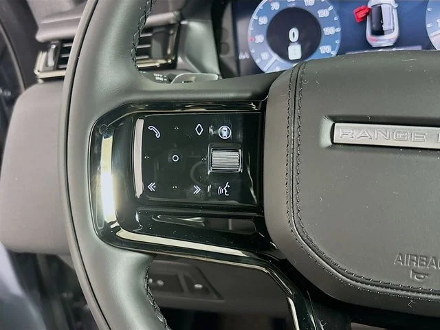 Used 2026  Land Rover Dynamic SE image 10