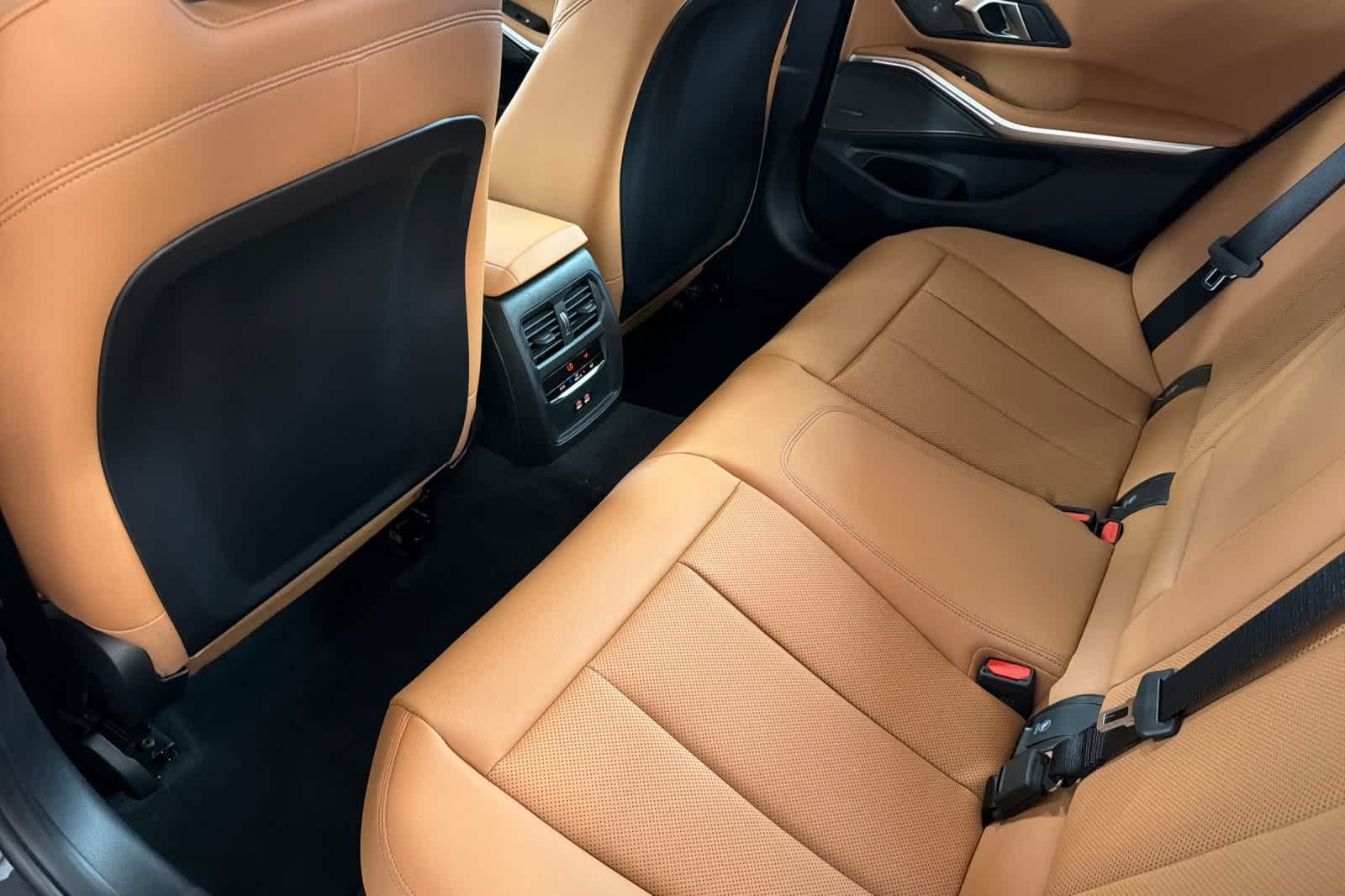 New 2026 Dravit Grey Metallic BMW 330i xDrive image 4