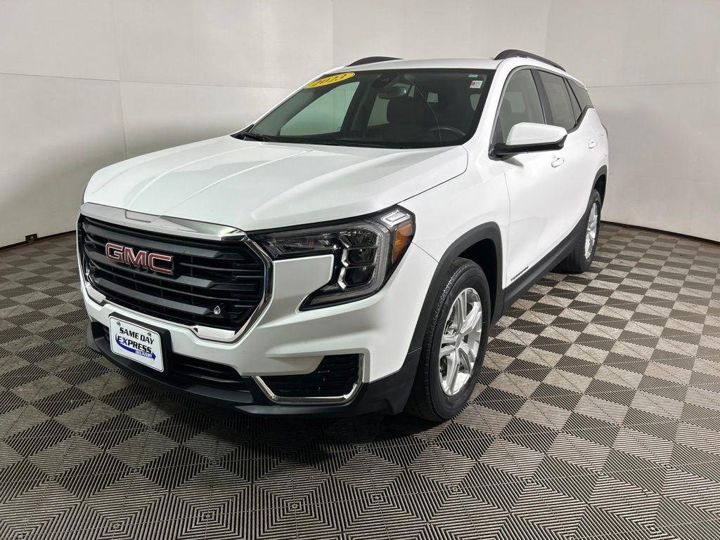Used 2023 Summit White GMC SLE image 11