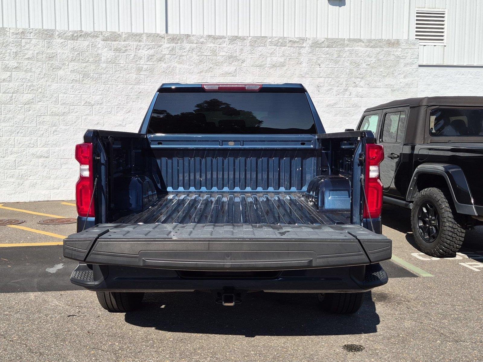 Used 2022 Northsky Blue Metallic Chevrolet Custom image 31