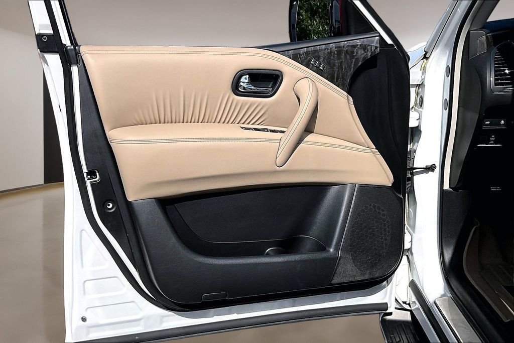 Used 2021 White Nissan Platinum image 18
