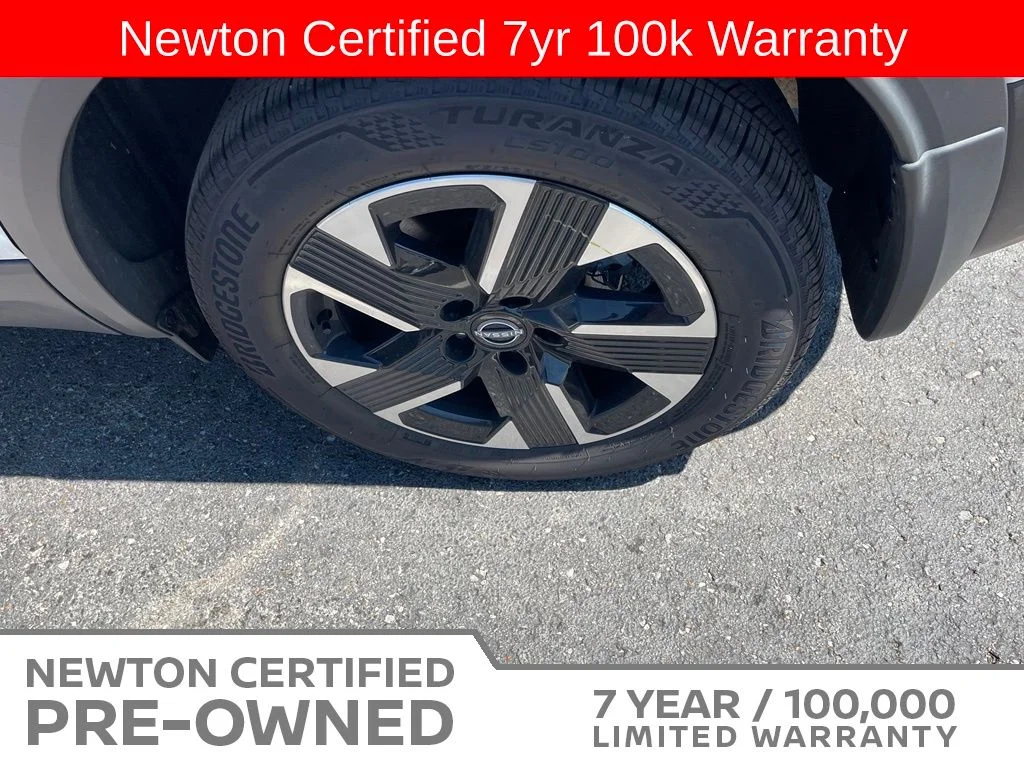 Certified Used 2025 Aspen White/Super Black Nissan SR image 17