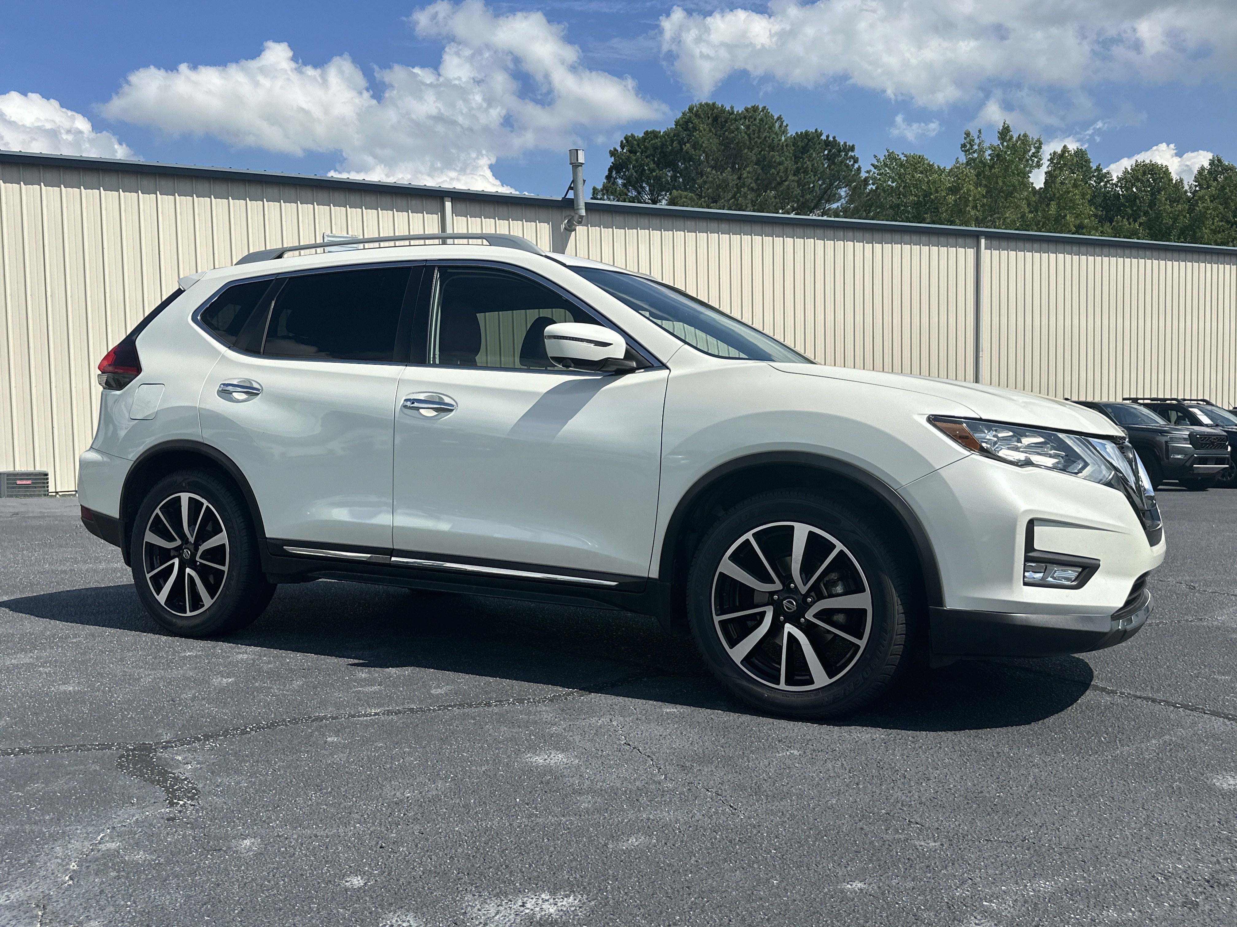 Used 2019 Pearl White Tricoat Nissan SL image 2