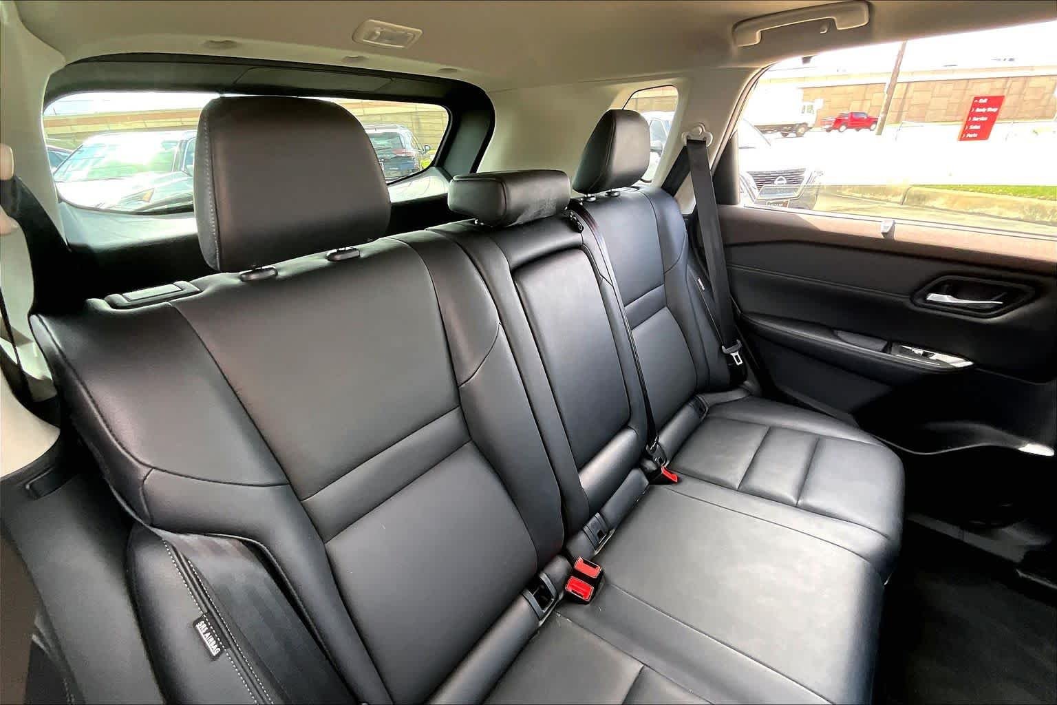 Used 2023 Boulder Gray Pearl/Super Black Nissan SL image 20