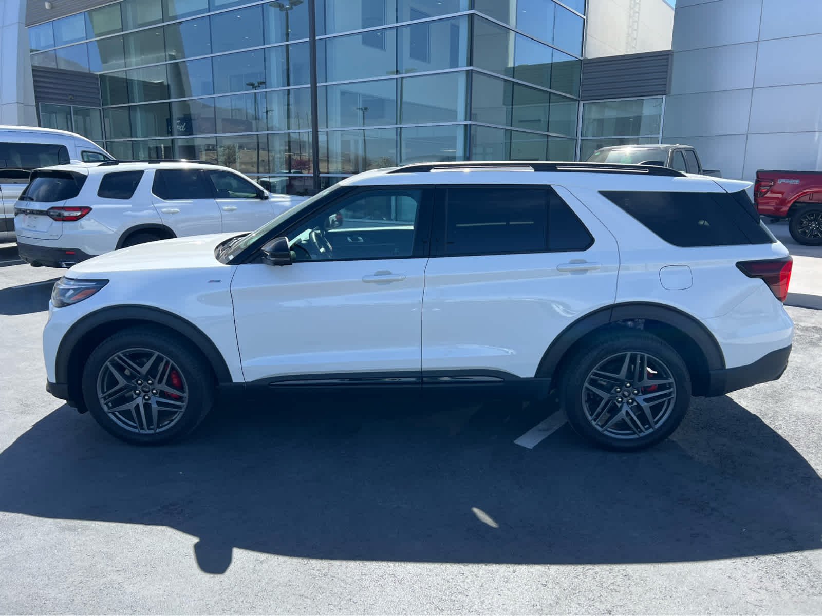 2025 Ford Explorer ST-LINE - Photo 12