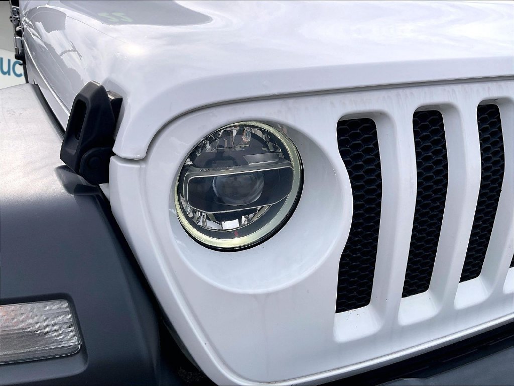 Used 2022 Bright White Clearcoat Jeep Unlimited Sport S image 27