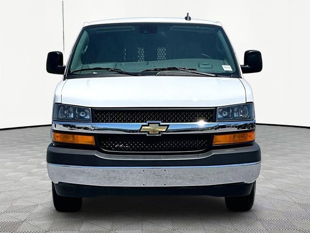 New 2025 Summit White Chevrolet WT image 2