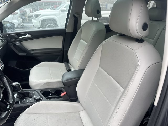 Used 2018  Volkswagen  image 22